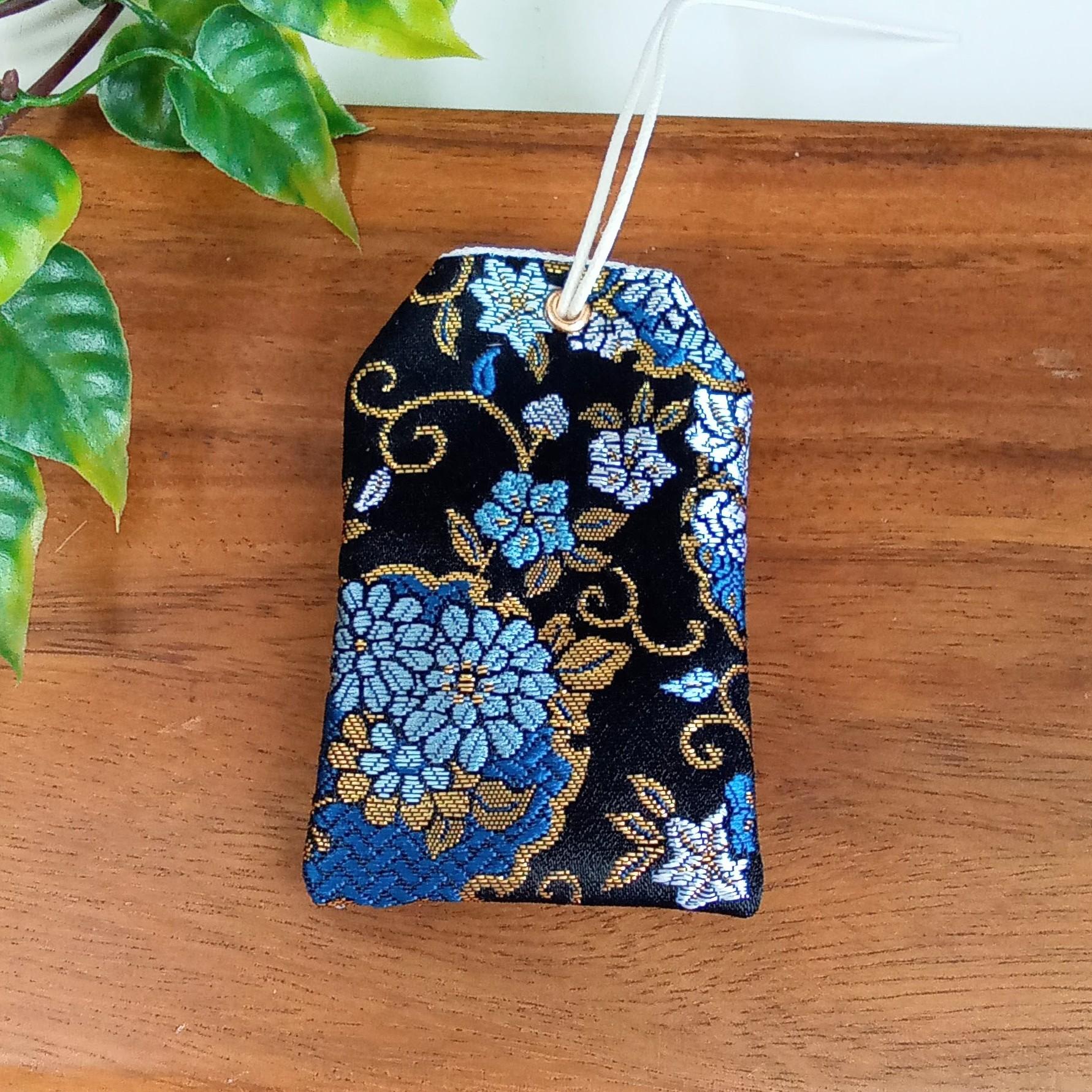 ❁新作❁ お守り袋 金襴 ❈お花のブーケ(ブルー)❈ セット売りもあります | 8枚目